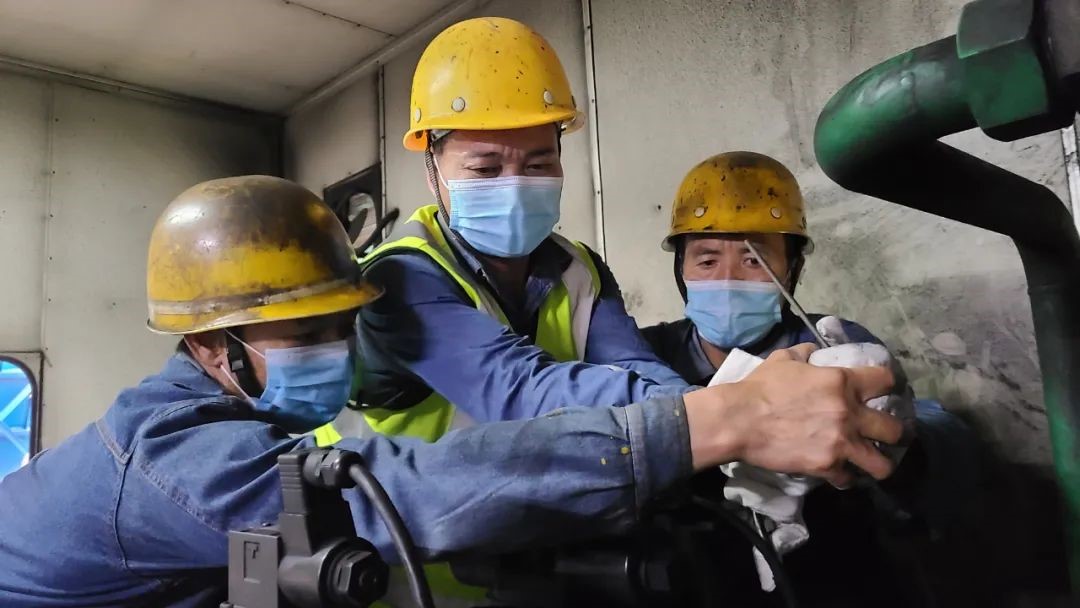 豐礦集團(tuán)舉辦推焦車(chē)司機(jī)技術(shù)比武