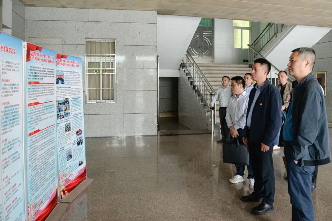 主題教育 | 吸“理論之氧” 補(bǔ)“精神之鈣”——豐礦集團(tuán)舉辦主題教育牌板展，營(yíng)造濃厚學(xué)習(xí)氛圍